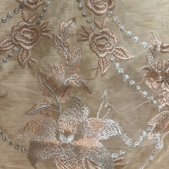 New! Gorgeous Lace Fabric - Picture 3 of 6